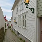 Twin Flats 1st Floor In Centre - Norwegians Minimum Age 25 Leilighet *