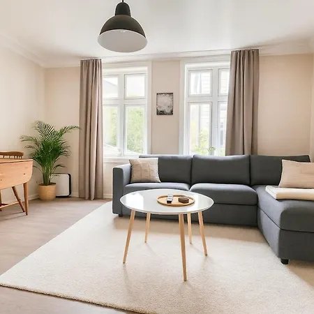 Twin Flats 1st Floor In Centre - Norwegians Minimum Age 25 *