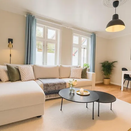 Twin Flats 1st Floor In Centre - Norwegians Minimum Age 25