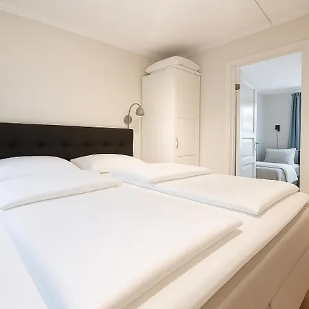 Twin Flats 1st Floor In Centre - Norwegians Minimum Age 25 公寓 *