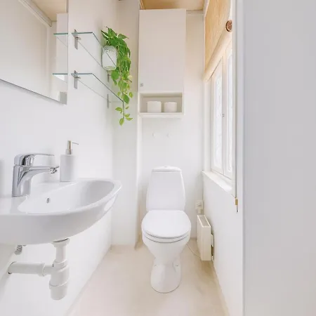 Twin Flats 1st Floor In Centre - Norwegians Minimum Age 25