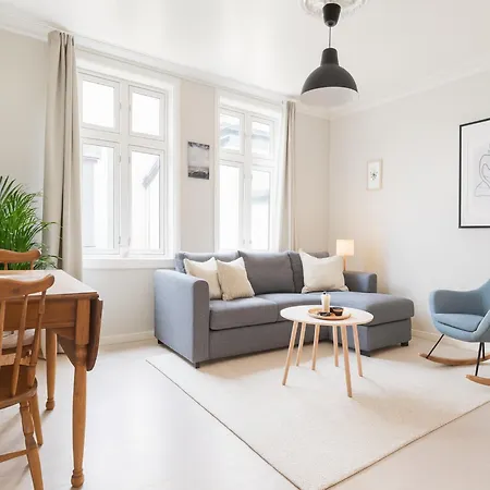 Twin Flats 1st Floor In Centre - Norwegians Minimum Age 25 Apartament