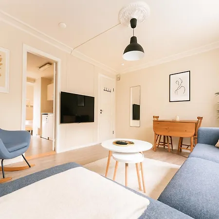 Twin Flats 1st Floor In Centre - Norwegians Minimum Age 25 Apartament