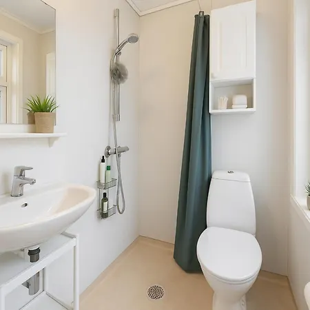 Twin Flats 1st Floor In Centre - Norwegians Minimum Age 25 Apartament *