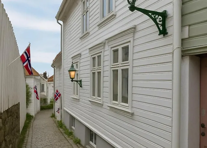 Twin Flats 1st Floor In Centre - Norwegians Minimum Age 25 Apartment *