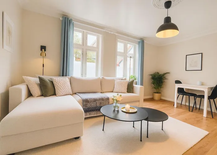 Twin Flats 1st Floor In Centre - Norwegians Minimum Age 25