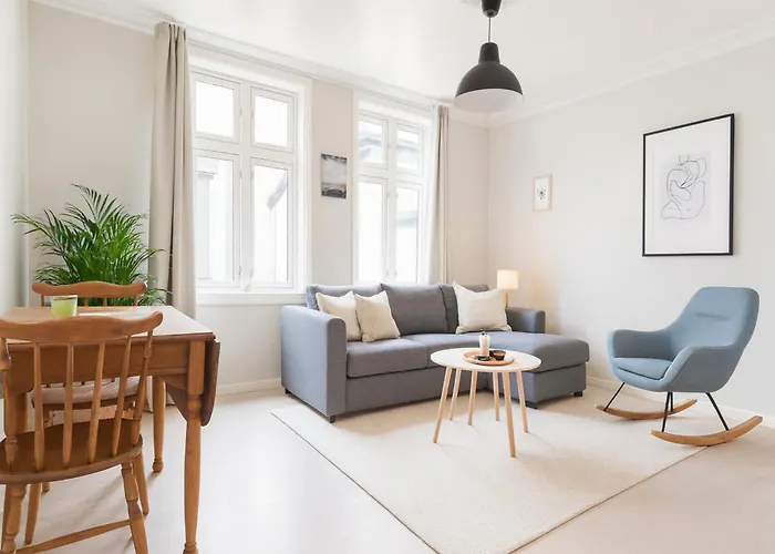 Twin Flats 1st Floor In Centre - Norwegians Minimum Age 25 Apartament