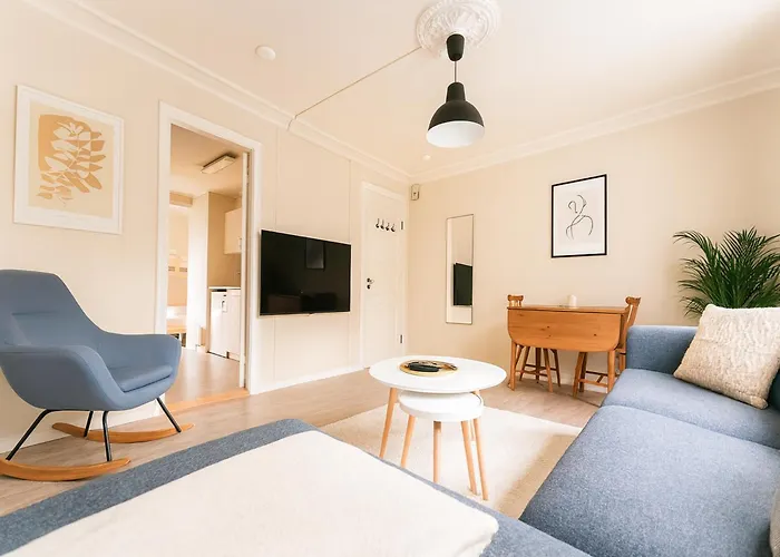 Twin Flats 1st Floor In Centre - Norwegians Minimum Age 25 Apartment